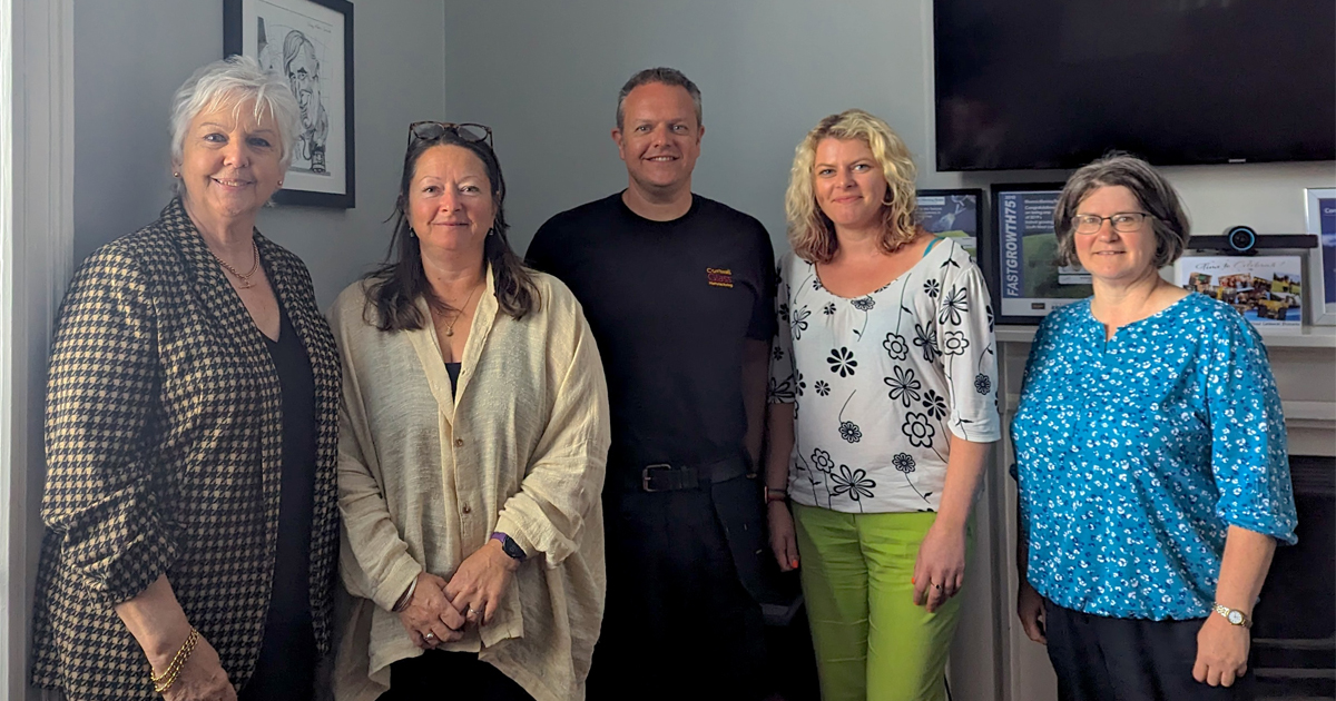 Heather Mitchell, Denise, Mitchell, Andy Gibb, Emma Harris, and Lisa Dymond
